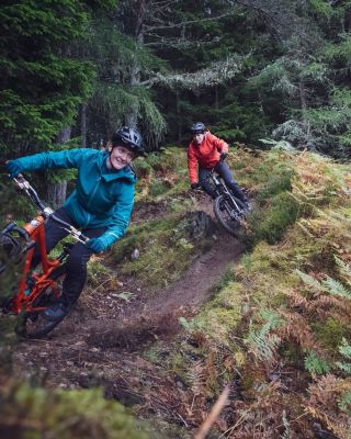 #TGIF a my už 👀 víkendové ježdění.. . Buďte připraveni na všechny nástrahy podzimního ježdění v oblečení Endura MT500, pak...