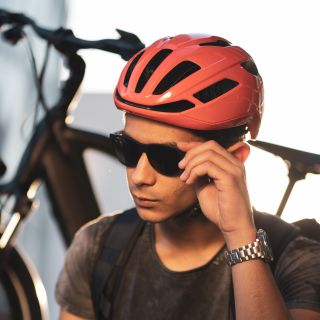 Žhavá novinka KASK - model Sintesi. Elegantní, lehká a komfortní helma na silničku, gravela i městské kolo. Špičkové...